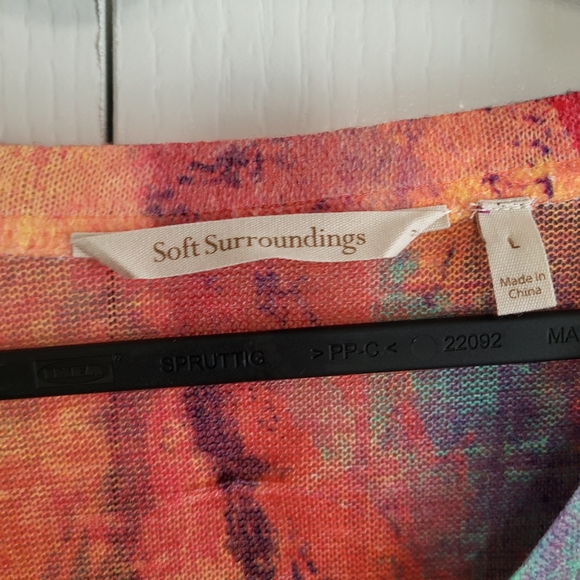 Soft Surroundings V neck Pullover lighweight size L  colorful spring - Picture 2 of 6
